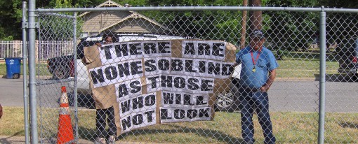Demonstrators Overshadow DISD’s O.M. Roberts Elementary Event Demonstrators Overshadow DISD’s O.M. Roberts Elementary Event